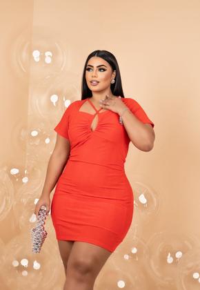 Imagem de Vestido Plus Size Liso com Decote em X