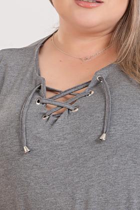 Imagem de Vestido Plus Size Malha de Viscose c/ Elastano Detalhe Decote c/ Ilhós e Amarração - Serena