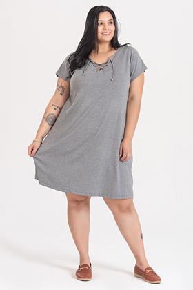 Imagem de Vestido Plus Size Malha de Viscose c/ Elastano Detalhe Decote c/ Ilhós e Amarração - Serena