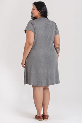 Imagem de Vestido Plus Size Malha de Viscose c/ Elastano Detalhe Decote c/ Ilhós e Amarração - Serena