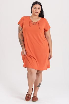 Imagem de Vestido Plus Size Malha de Viscose c/ Elastano Detalhe Decote c/ Ilhós e Amarração - Serena