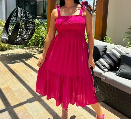 Imagem de Vestido Plus Size Midi Evasê Com Alças De Amarração E Detalhe Lastex