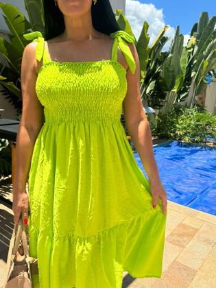 Imagem de Vestido Plus Size Midi Evasê Com Alças De Amarração E Detalhe Lastex