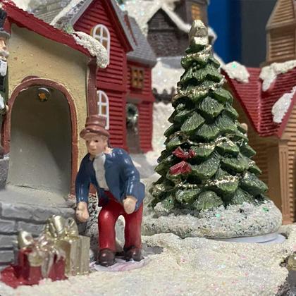 Imagem de Vila Natal em Miniatura Musical Iluminada Super Luxo Com Papai Noel e Renas que Voam Decoração de Natal Cidade com Neve