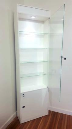 Imagem de Vitrine Prateleira MDF LED Bivolt Vidro Temperado c Fechadura e Armário 210cm