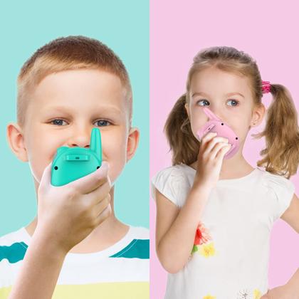 Imagem de Walkie Talkies QNIGLO recarregável para crianças, pacote com 2 unidades com rádio FM