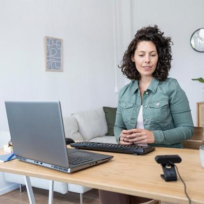 Imagem de Webcam Trust TW-200 Full HD 1080p, Microfone de Longo Alcance, Filtro de Privacidade, USB, Preto - 24734