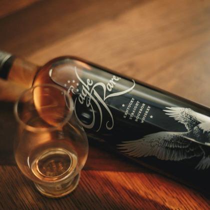 Whiskey Eagle Rare 10 Anos 750ml Imagem de Whiskey Eagle Rare 10 Anos 750ml