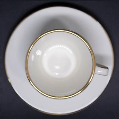 Imagem de Xícara De Chá Com Pires Cerâmica Off White Com Ouro - Unid.