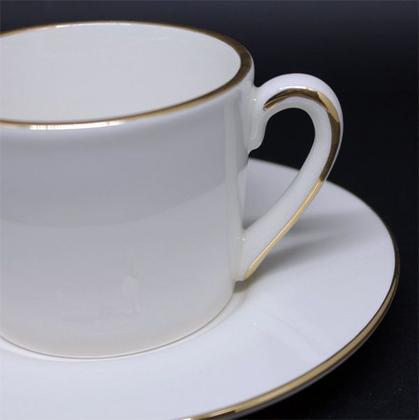 Imagem de Xícara De Chá Com Pires Cerâmica Off White Com Ouro - Unid.