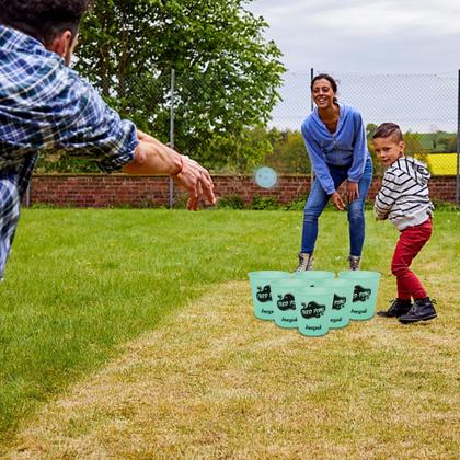 Imagem de Yard Pong Game Juegoal Glow in Dark com 12 baldes e 6 bolas