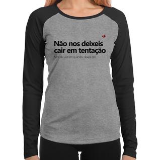 Baby Look Raglan Não nos deixeis cair em tentação, mas de vez em quando deixeis Manga Long
