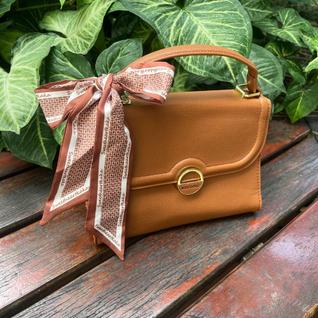 Bolsa Feminina Media com Alca Ajustavel Miss Dong Caramelo