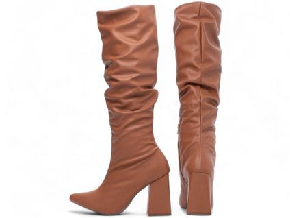 Bota Cano Alto Longo Franzida Feminina Bico Fino Salto Alto Grosso 9cm Caramelo Torricella