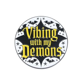 Broche Pin Gothic em preto e branco com lapela redonda Vibing com My Demons
