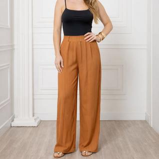 Calça Pantalona Feminina Listrada de Alfaiataria com Elástico e Bolsos Cor:Listrado Marrom