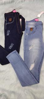 Calça skinny em jeans