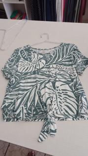 Camisa verde e branca social feminina com amarração