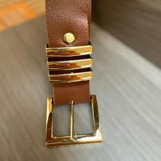 Cinto Feminino Fivela Quadrada com passador Triplo. DOURADA