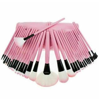 Conjunto 24 Pincéis Maquiagem Rosa Profissional Completo Para Contorno e Iluminação Facial