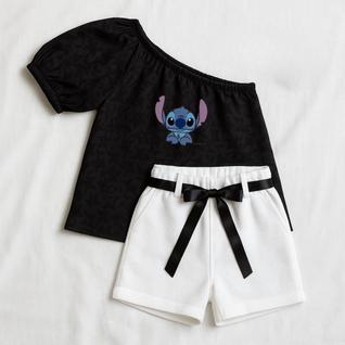 Conjunto Blusa Infantil de um Ombro só Preto Com Estampa do Stitch e Shorts Branco - Meio
