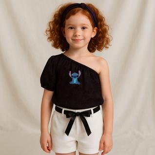 Conjunto Blusa Infantil de um Ombro só Preto Com estampa do Stitch Sentado e Shorts Branco