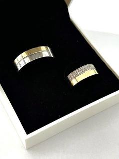 Par de Aliancas de Bodas, Ouro 18K Amarelo e Branco, cravado com 2 fileiras de Zirconias