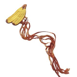 Presilha de Banana Bordada com Franjas