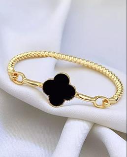 Pulseira Bracelete Feminino com Pingente Flor trevo Verde Folheado Ouro dourado Inspiração