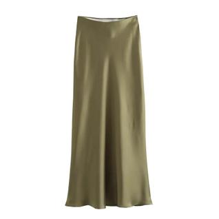 Saia Midi Preta de Cetim com Cintura Alta - Elegante e Moderna para Escritório