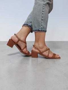 Sandália Feminina Casual Com Fivela Chique Salto Médio Grosso Confortável Marrom