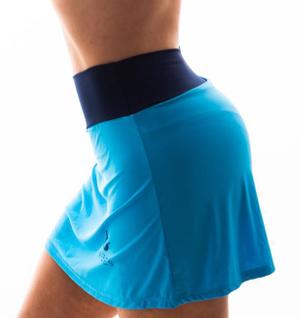 Short saia de beach tennis azul claro com cós azul marinho UV50+