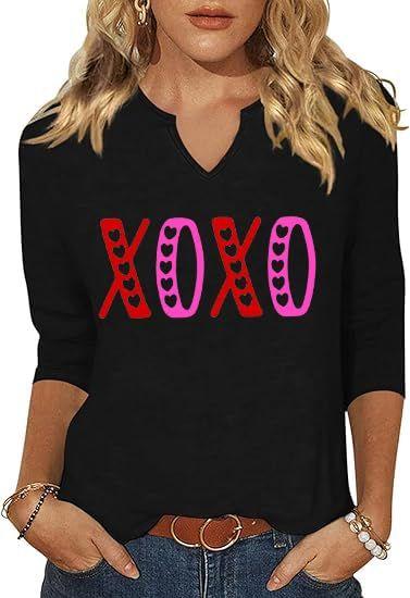 Camisa de manga 3/4 com decote em V Love Heart Graphic para mulher