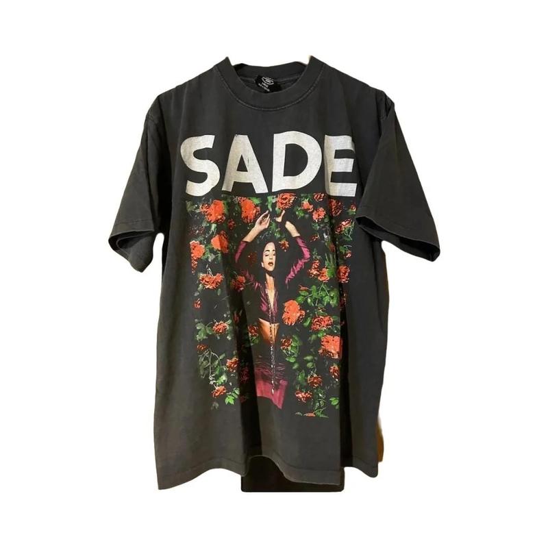 Camiseta Preta Estilo Vintage Sade Kiss of Life Para Homens E