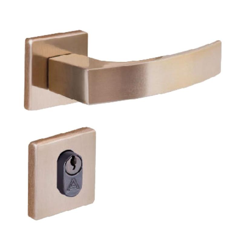 Fechadura Quadratta Curva Externa de Bronze Latonado - 74319
