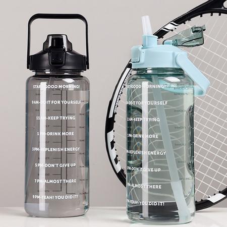 Imagem de 2 garrafas de agua para seu dia a dia 900 ml e 2 litros :)