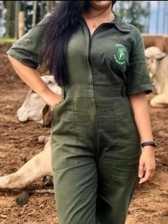 Imagem de 2 Macacões Veterinário Unissex Verde Escuro Manga Curta tecido Brim Leve 100% algodão Vestmedic C/B