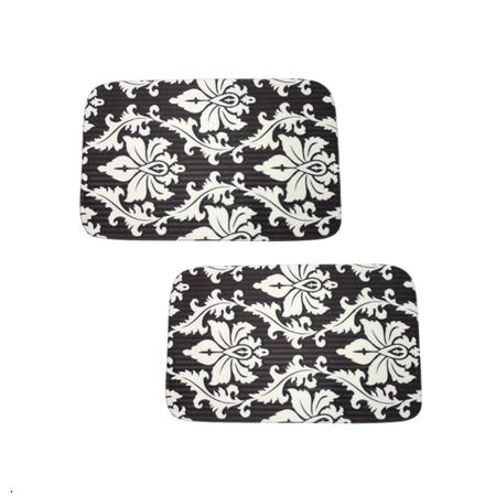 Imagem de 2 tapetes estampados flores brancas pretos e trilho de látex