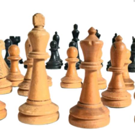 Jogo de 32 Peças Xadrez 30 Peças Damas e 2 Dados em Madeira com Rei de 7,5  cm – Bilharmais®