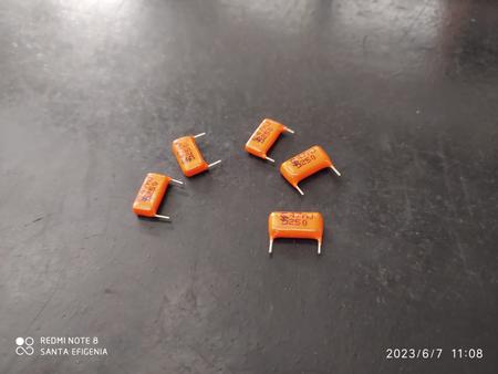 Imagem de 40x Capacitor Poliester 47nf/250v = 47k/250v 5% 10mm