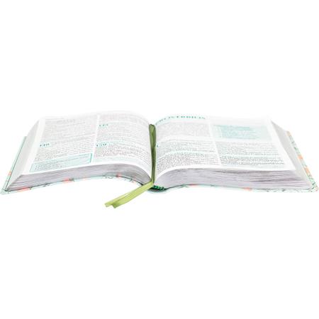 Imagem de A Bíblia da Pregadora Com Estudo e Esboços Tamanho Grande Capa Luxo Flores RC