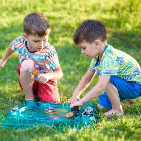 Imagem de Ação Led: Beyblade Metal Led Kit 4 Piões + 2 Lançadores +