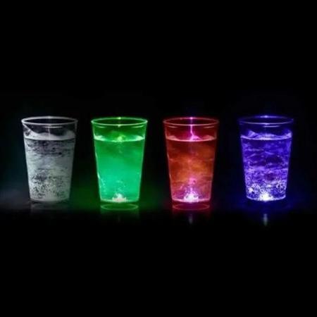 Imagem de Adesivo LED Vermelho Pisca para Copos de Bebidas Drinks Criativos - 1 unidade
