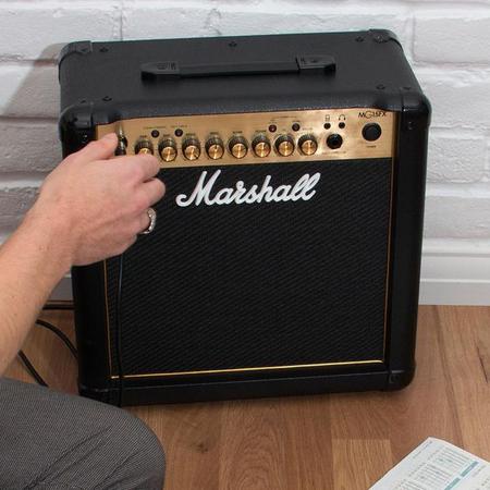 Amplificador Guitarra Marshall MG15GFX Gold Combo 15w 4 Canais