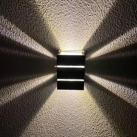 Imagem de Arandela Externa  Iluminação para Muro com Dois Focos e Friso cor PRETA