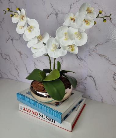 Imagem de Arranjo Com 2 Orquídeas Branca Vaso Dourado 22cm