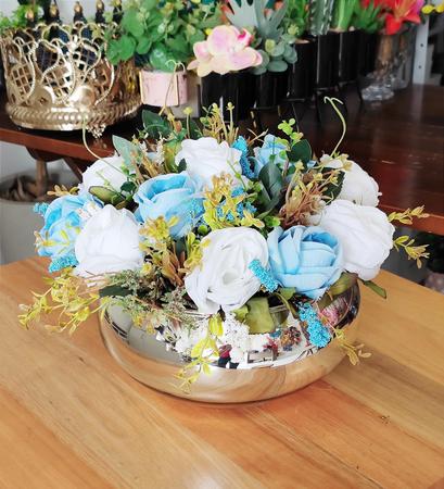 Imagem de Arranjo de Mesa Flores Artificiais Rosas Azul no vaso