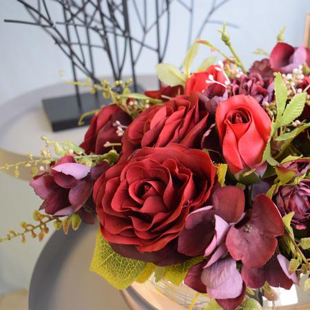 Arranjo de Mini Rosas Vermelhas no Vaso Baixo Rose Linha Arranjos de Flores  Formosinha - Arranjos de Flores - Magazine Luiza