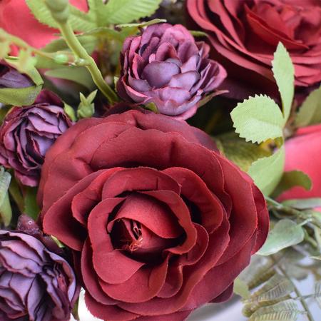 Arranjo de Mini Rosas Vermelhas no Vaso Baixo Rose Linha Arranjos de Flores  Formosinha - Arranjos de Flores - Magazine Luiza