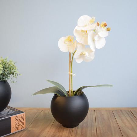 Imagem de Arranjo de Orquídea Artificial Branca no Vaso Preto  Formosinha